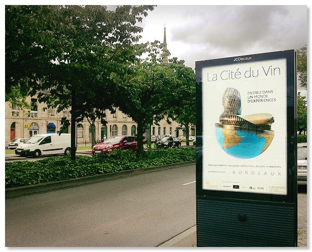 affiche cité du vin sur les quais de Bordeaux